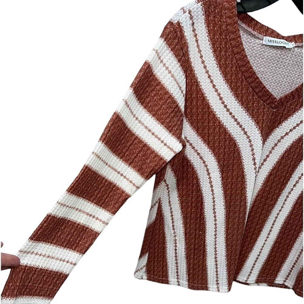 MISSLOOK TOP - Picture 2 of 4